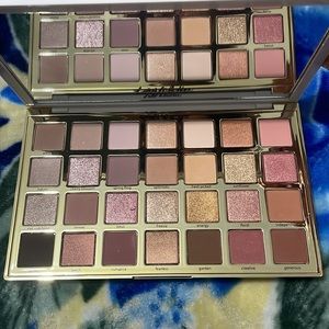 Limited edition, Tarte-Full Bloom Eyeshadow Palette